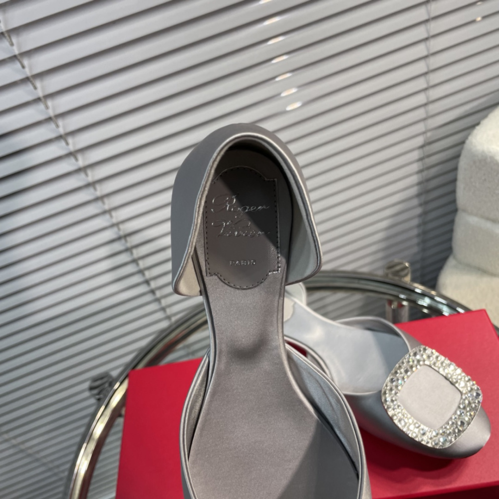 高仿RogerVivier*RVW0882鑽扣中空平底鞋銀色免檢版