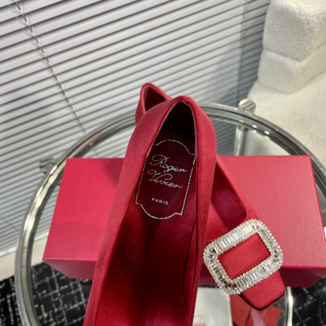 高仿RogerVivier*RVW0163飾扣真絲單鞋紅色4.5CM免檢版