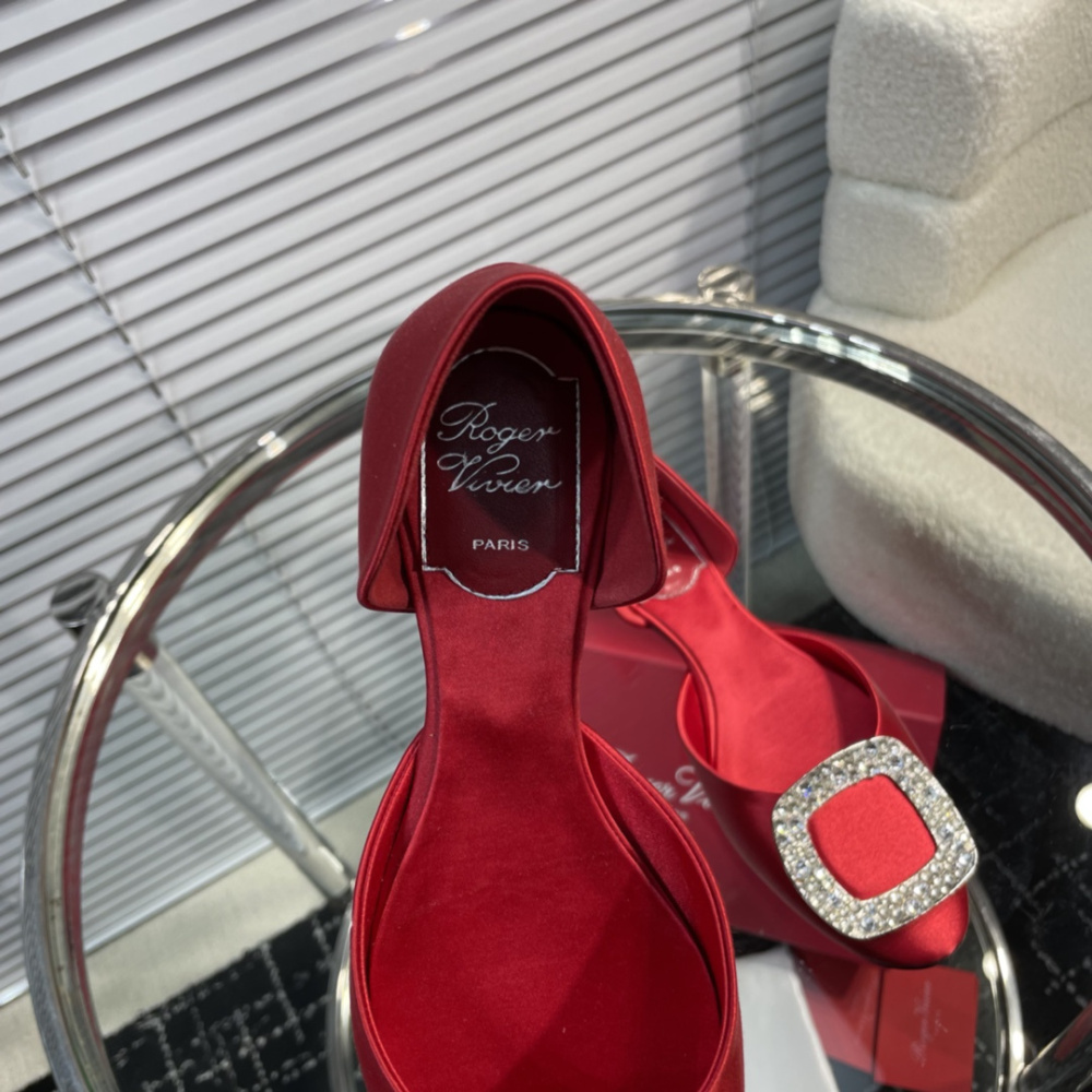 高仿RogerVivier*RVW0883鑽扣中空平底鞋紅色免檢版