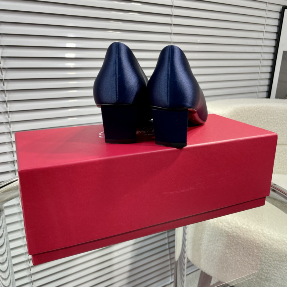 高仿RogerVivier*RVW0162飾扣真絲單鞋藍色4.5CM免檢版