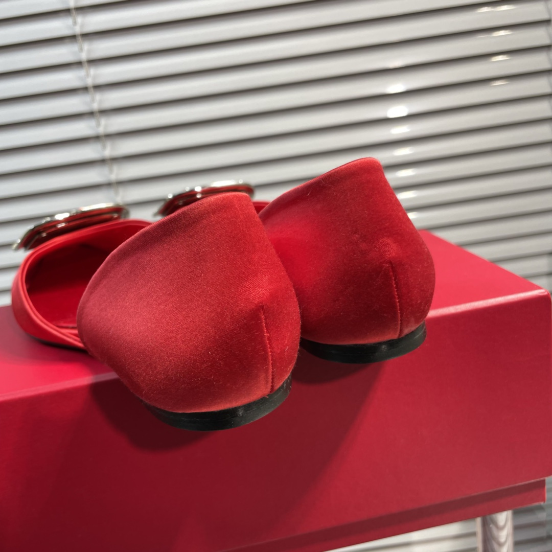 高仿RogerVivier*RVW0883鑽扣中空平底鞋紅色免檢版