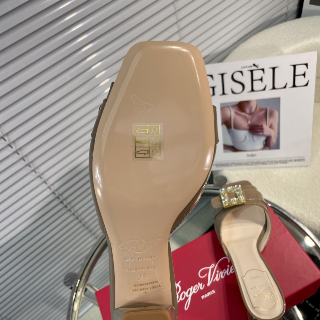 高仿RogerVivier*RVW5366鑽扣一字拖鞋漆皮卡其4.5CM免檢版