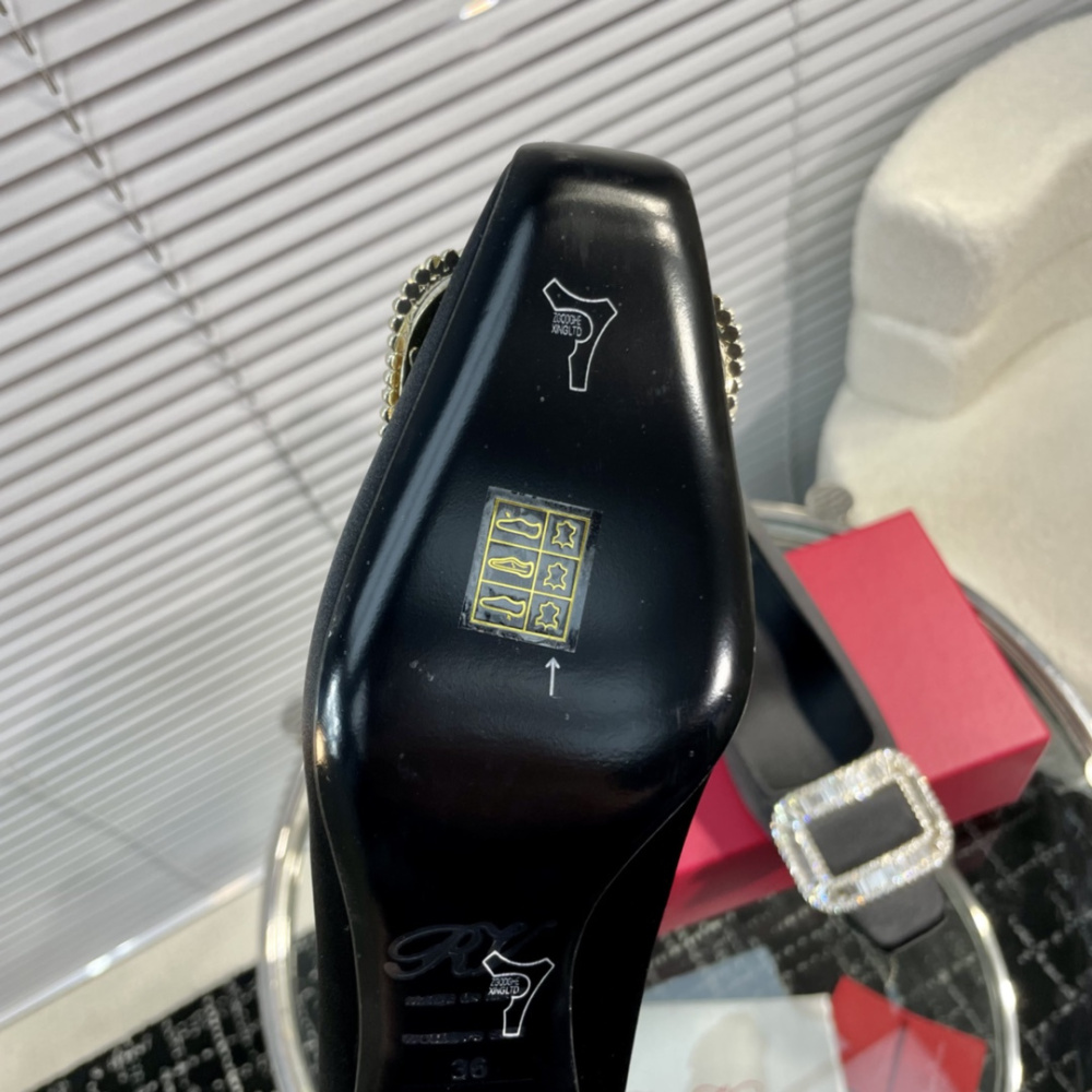 高仿RogerVivier*RVW0060飾扣真絲單鞋黑色4.5CM免檢版