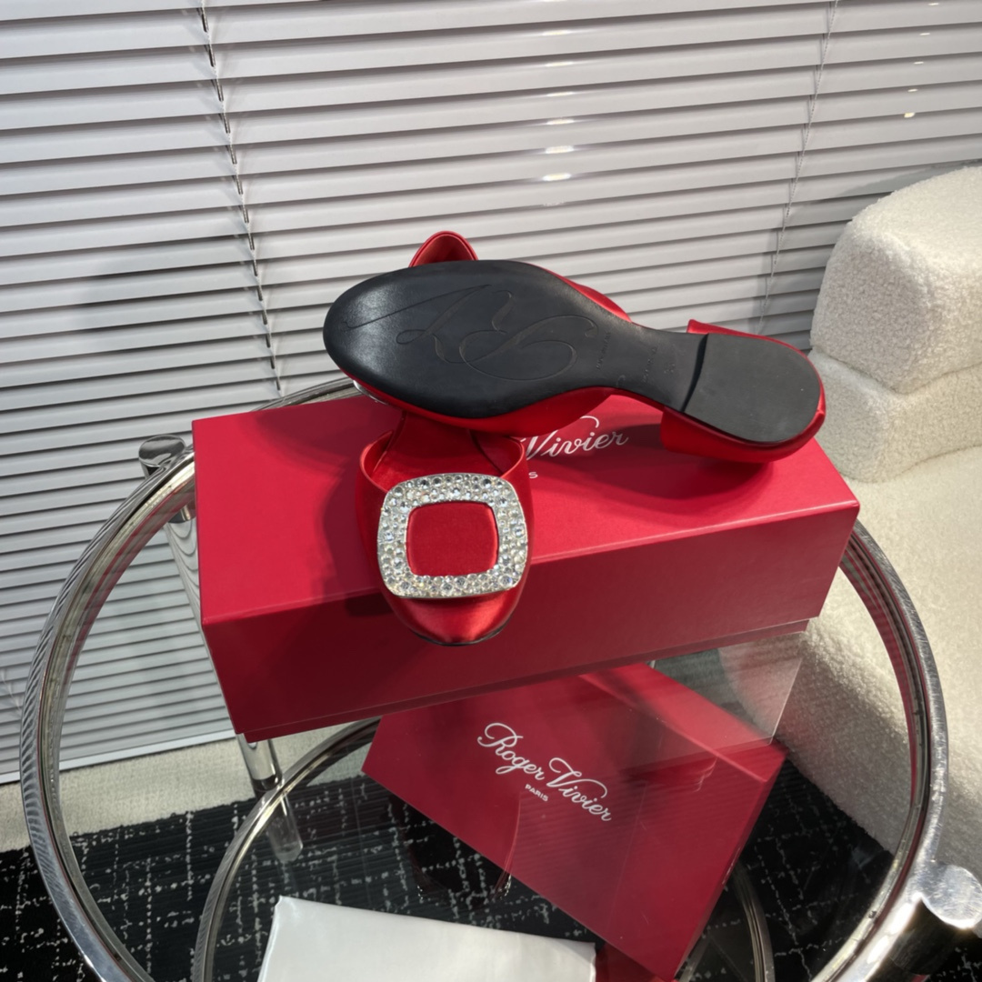 高仿RogerVivier*RVW0883鑽扣中空平底鞋紅色免檢版