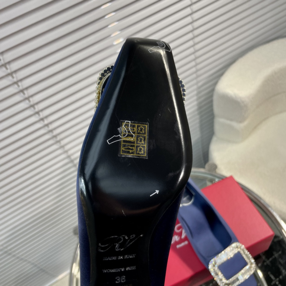 高仿RogerVivier*RVW0162飾扣真絲單鞋藍色4.5CM免檢版