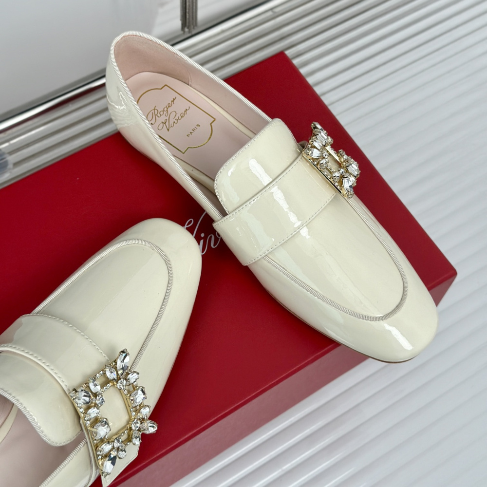高仿RogerVivier*RVW6344鑽扣樂福鞋漆皮白色免檢版
