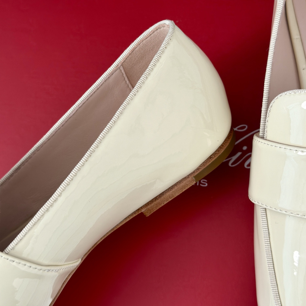 高仿RogerVivier*RVW6344鑽扣樂福鞋漆皮白色免檢版