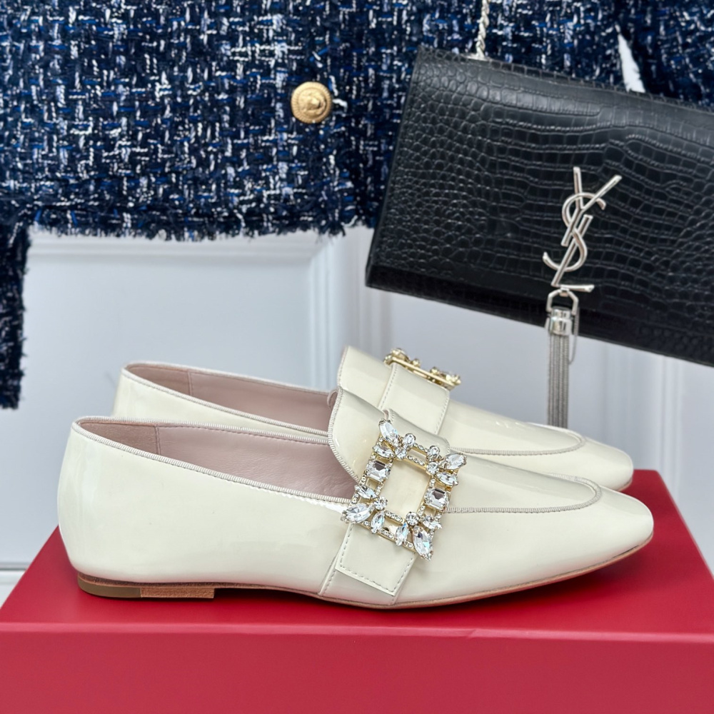 高仿RogerVivier*RVW6344鑽扣樂福鞋漆皮白色免檢版