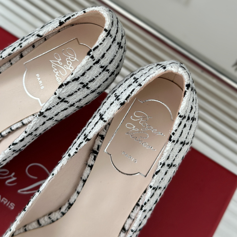 高仿RogerVivier*RVW4044尖頭水鑽針織帆布白色6.5CM免檢版
