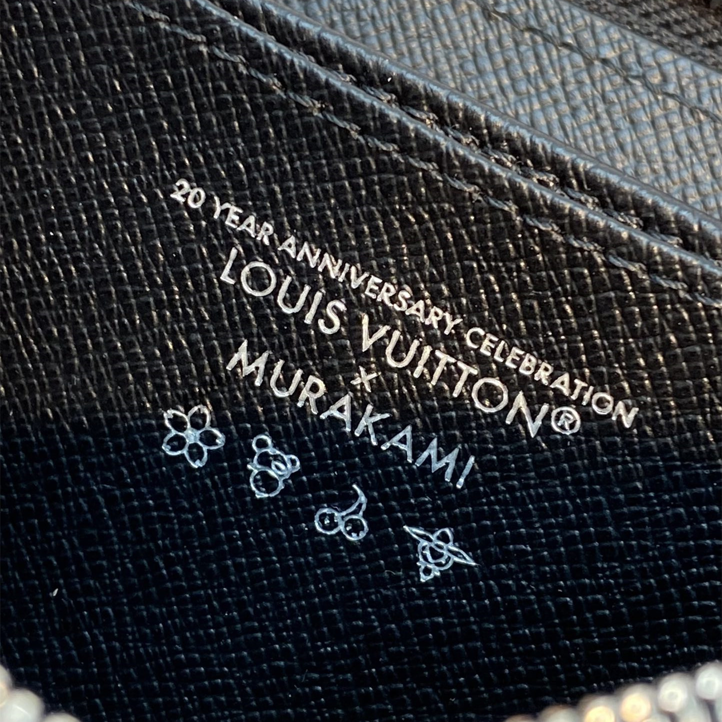 高仿LV*M13409Murakami Takashi聯名款錢包免檢版