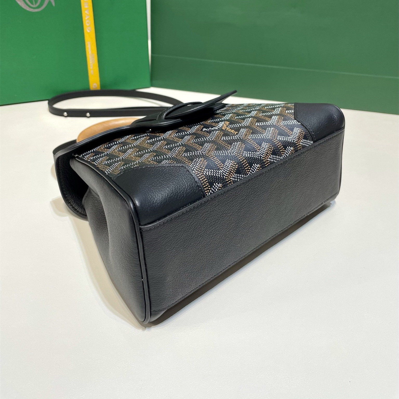 高仿Goyard*SAIGONM櫸木手柄單肩包黑色免檢版