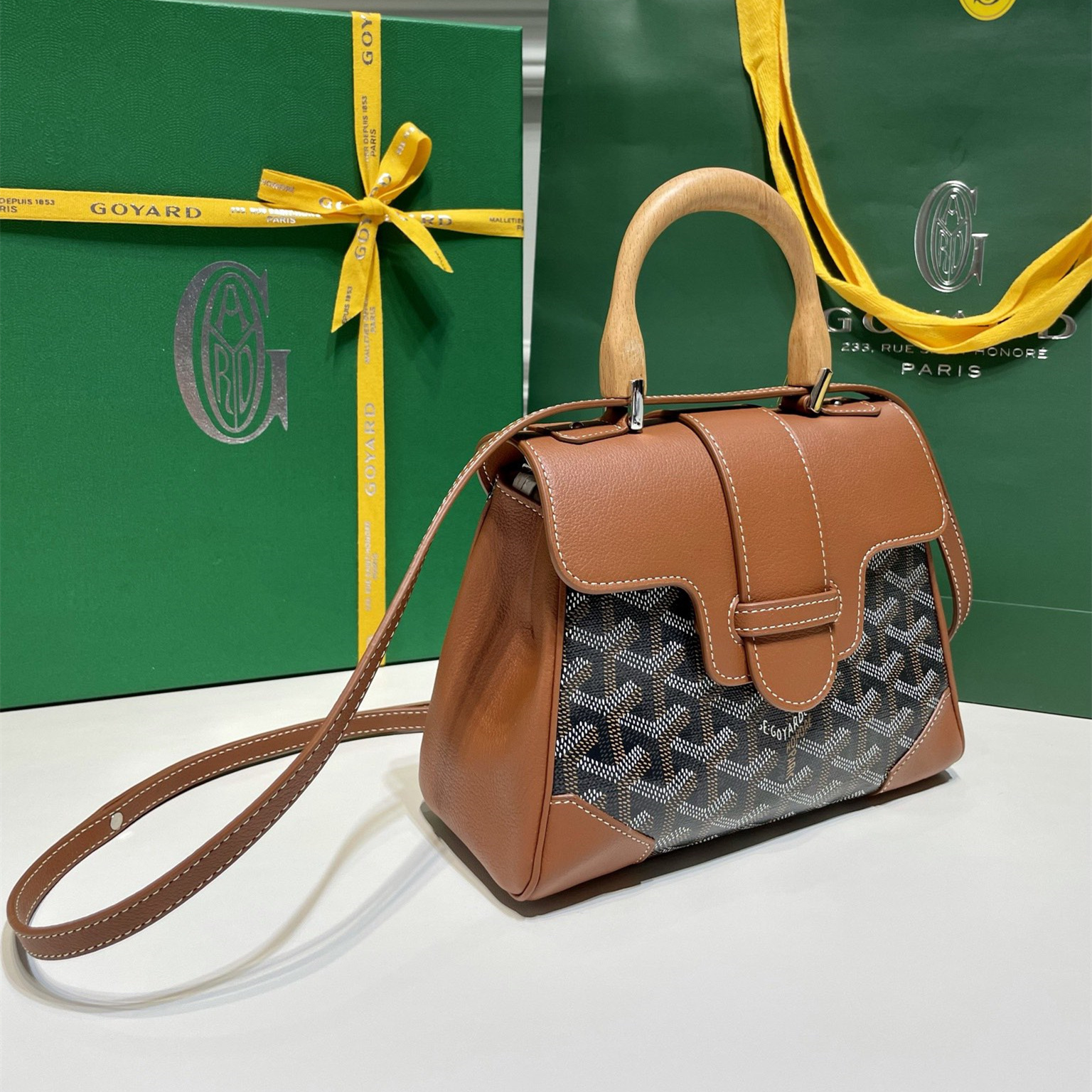 高仿Goyard*SAIGONQ櫸木手柄單肩包棕色免檢版
