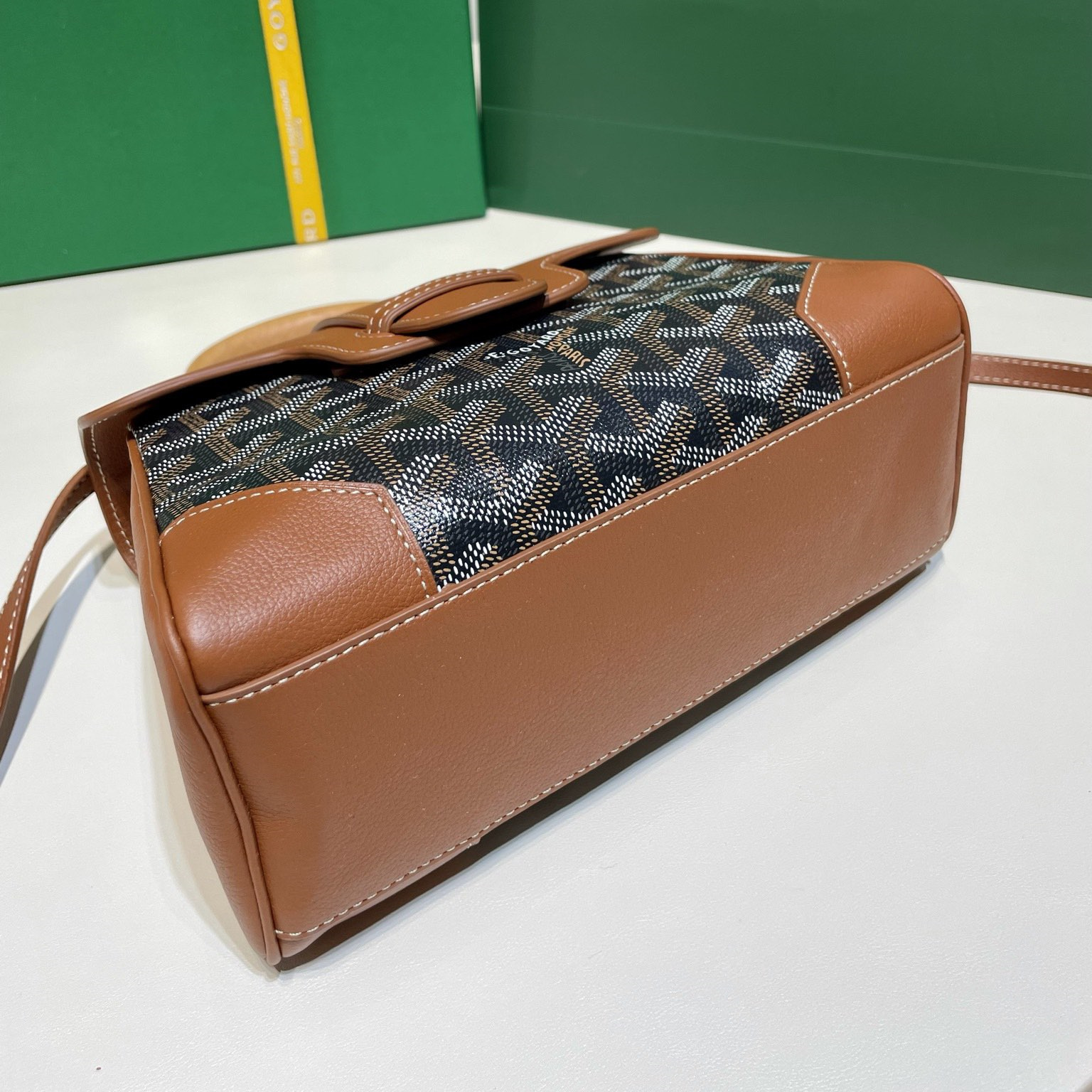 高仿Goyard*SAIGONQ櫸木手柄單肩包棕色免檢版