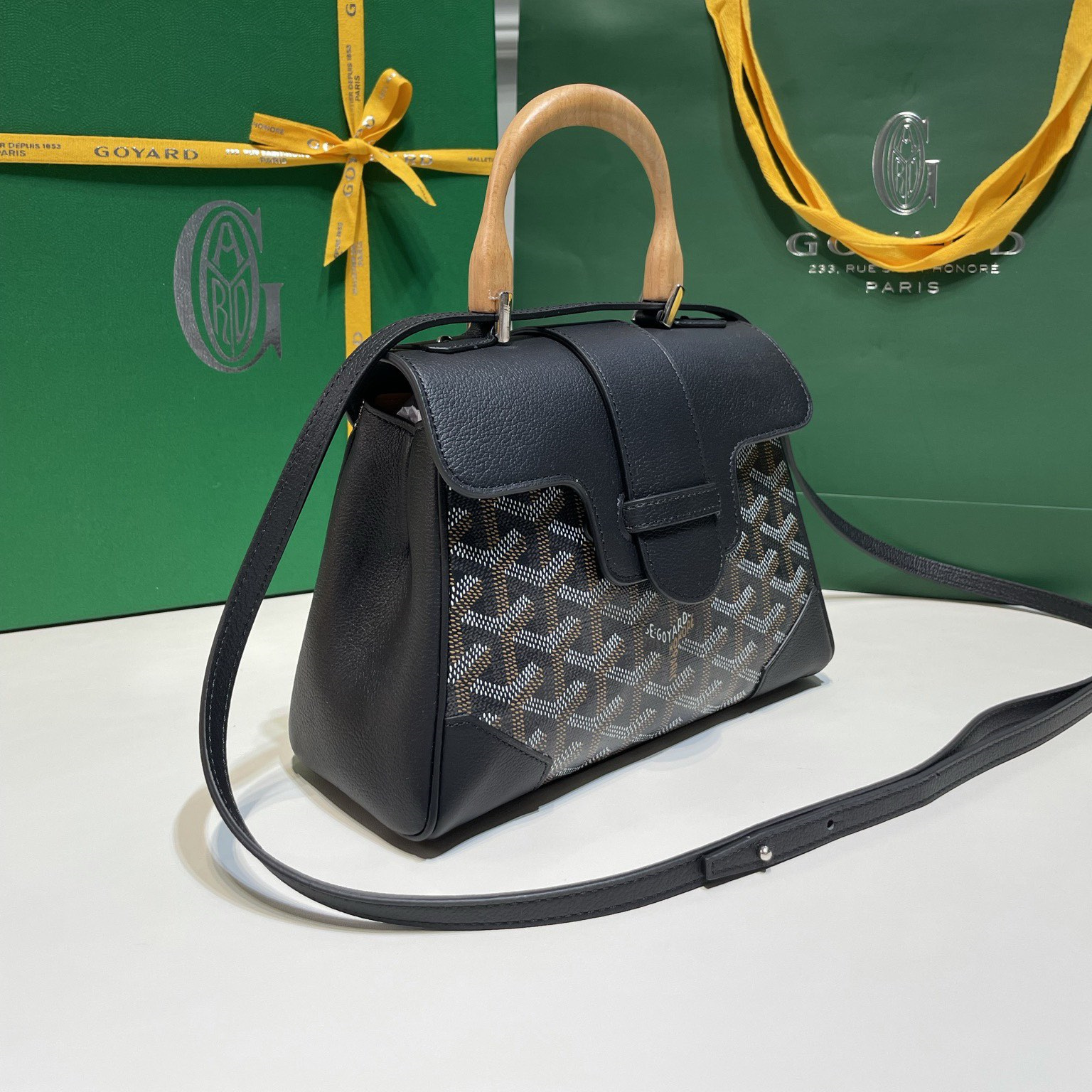 高仿Goyard*SAIGONM櫸木手柄單肩包黑色免檢版