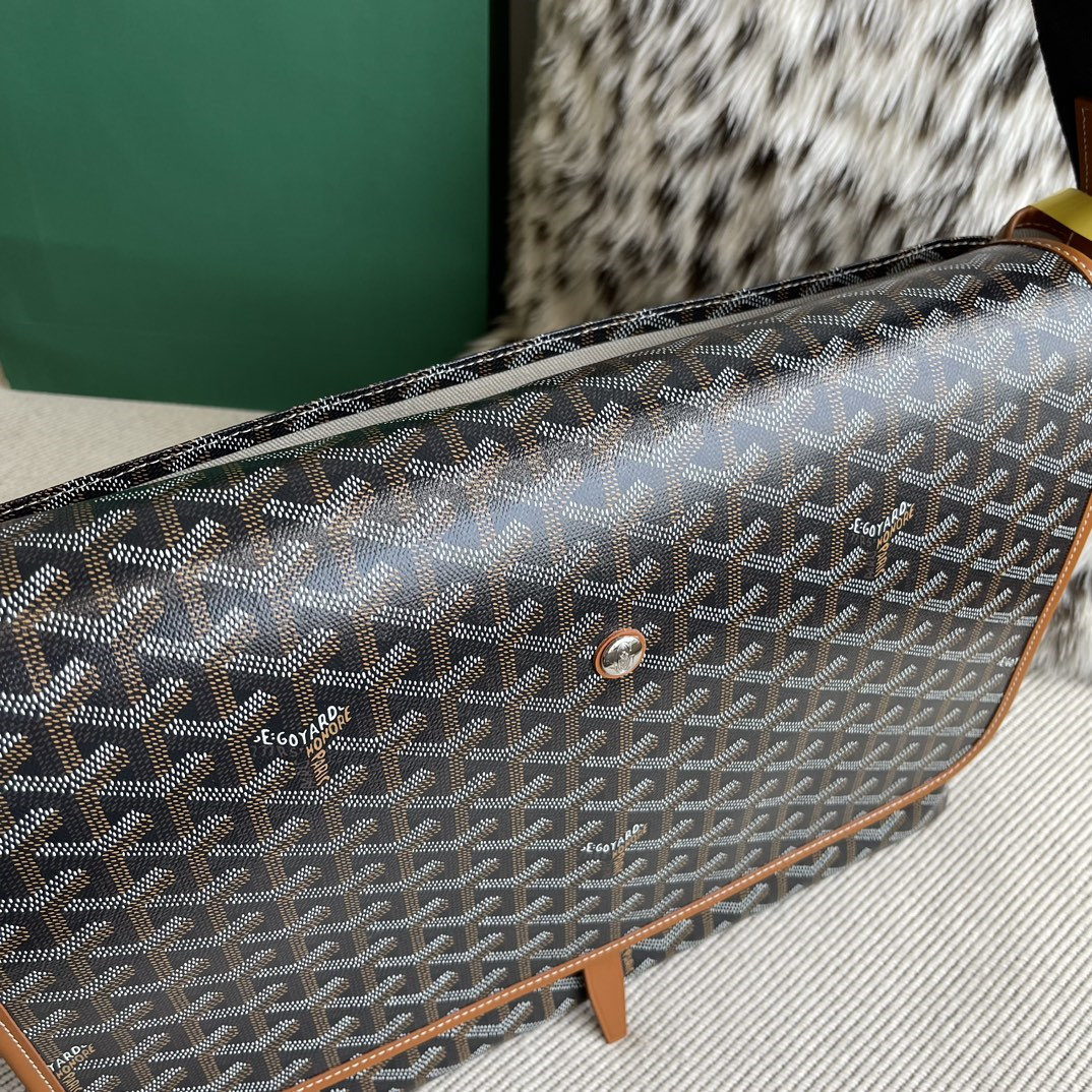 高仿Goyard*Capetien系列CAPETIE郵差包棕色中號免檢版