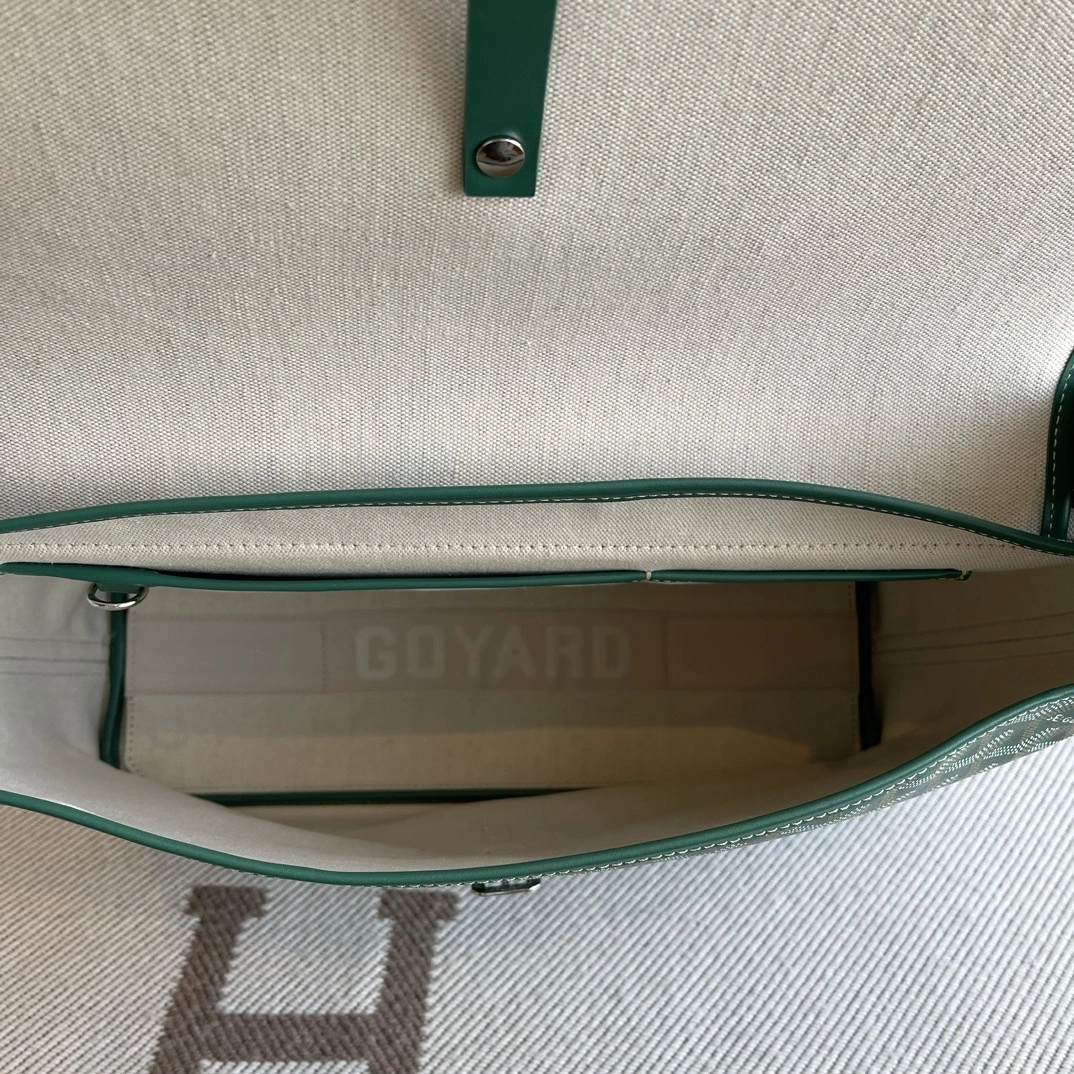 Goyard Capetien CAPETIX 郵差包 對比角度