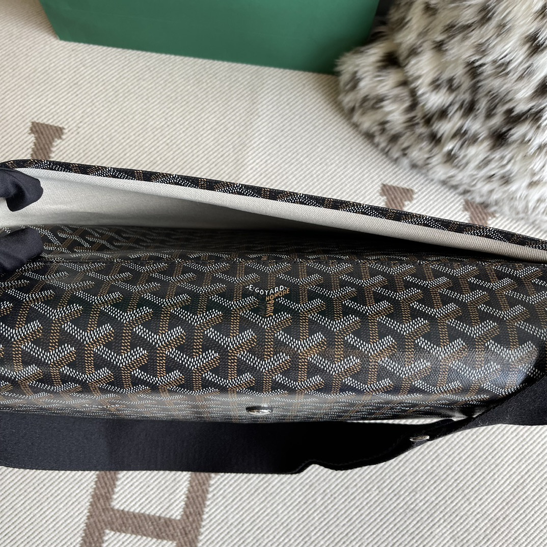高仿Goyard*Capetien系列CAPETIM郵差包黑色中號免檢版
