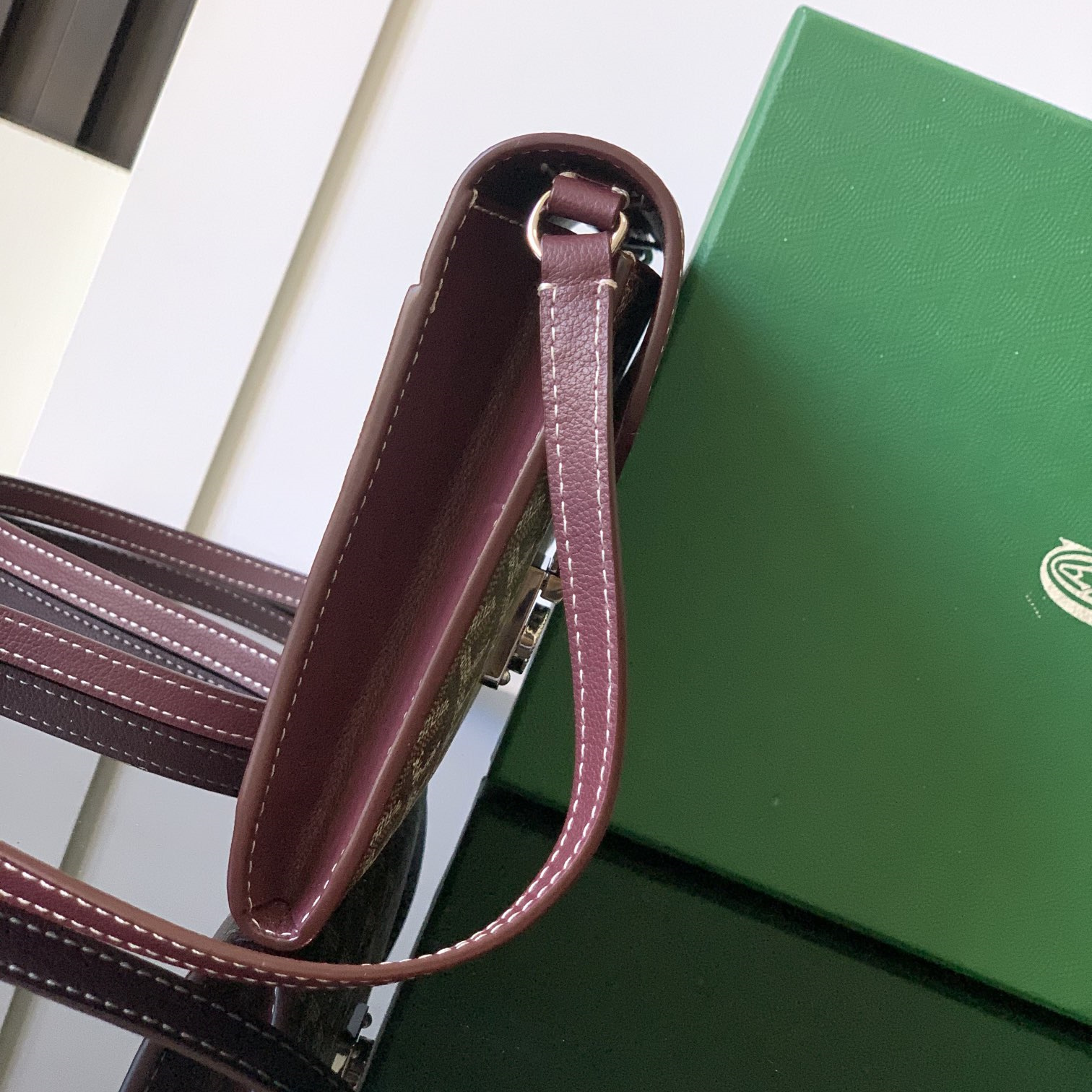 高仿Goyard*CHYPRE2帆布皮革信封袋男女同款朱紅免檢版