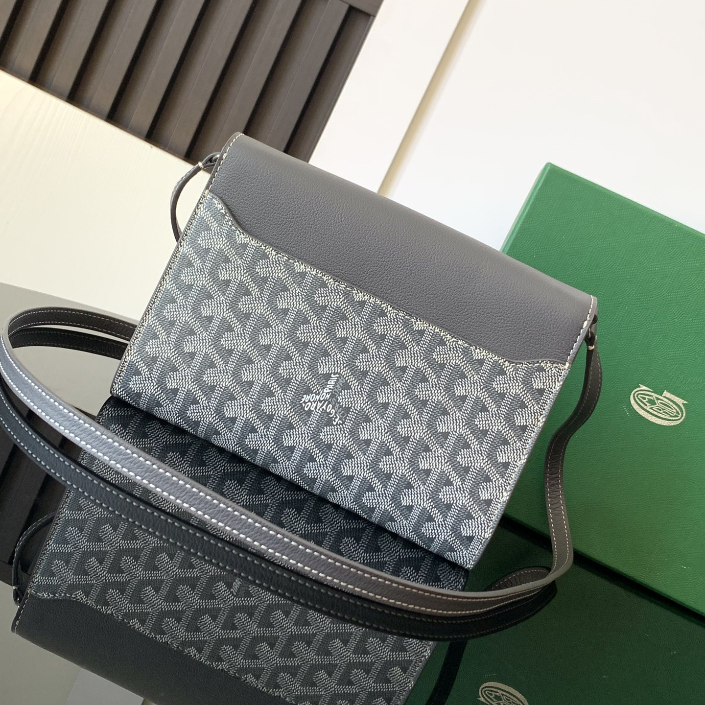 高仿Goyard*CHYPRE9帆布皮革信封袋男女同款灰色免檢版