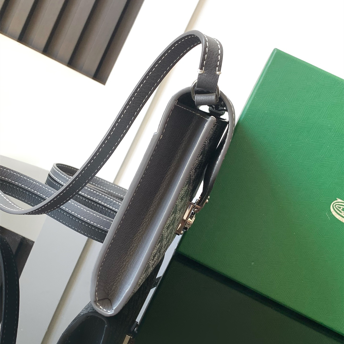 高仿Goyard*CHYPRE9帆布皮革信封袋男女同款灰色免檢版