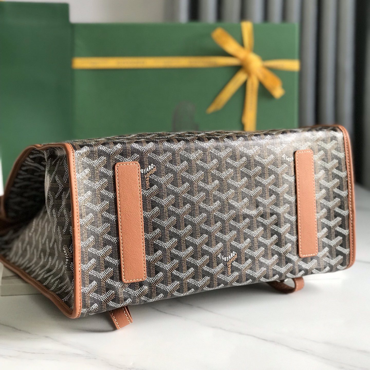 高仿Goyard*STLEGE1折疊雙肩背囊中號棕色免檢版