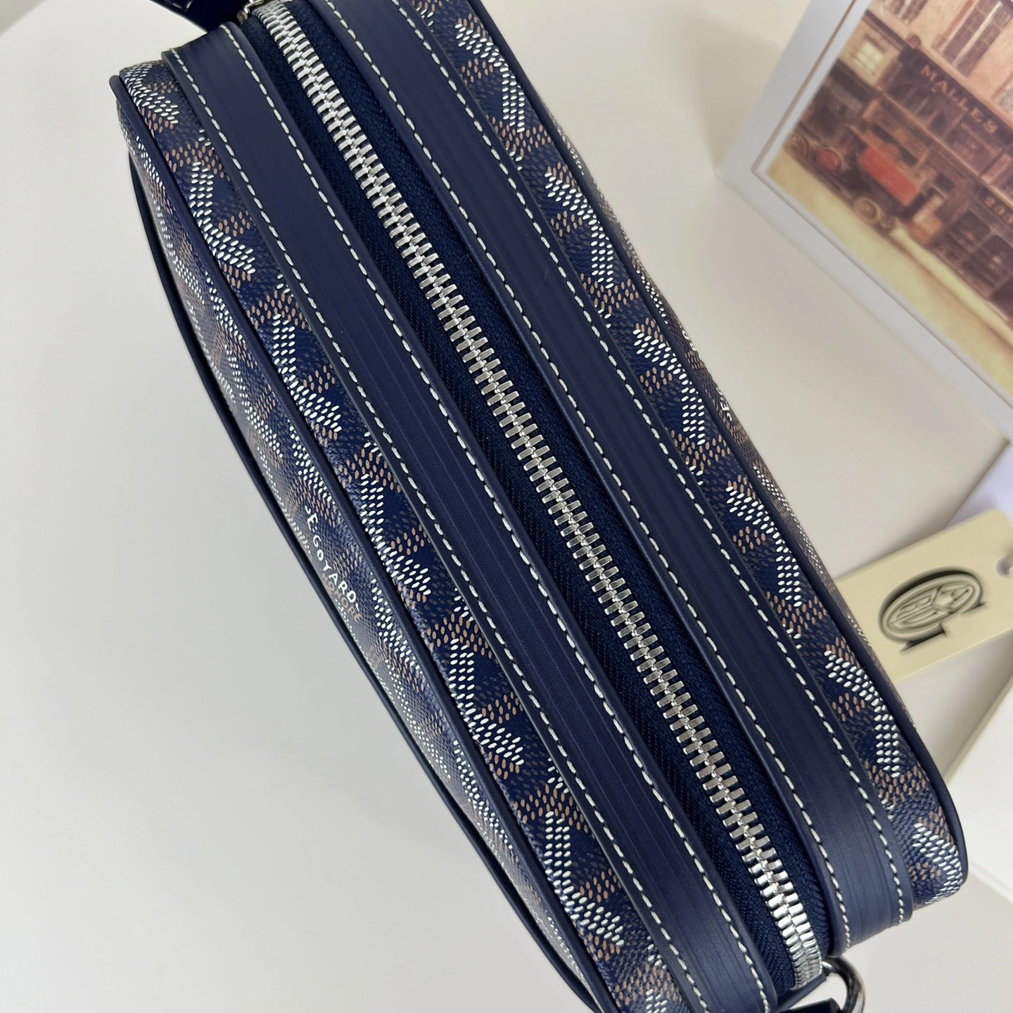 Goyard CAPVEP7 相機郵差包 五金與拉鏈特寫