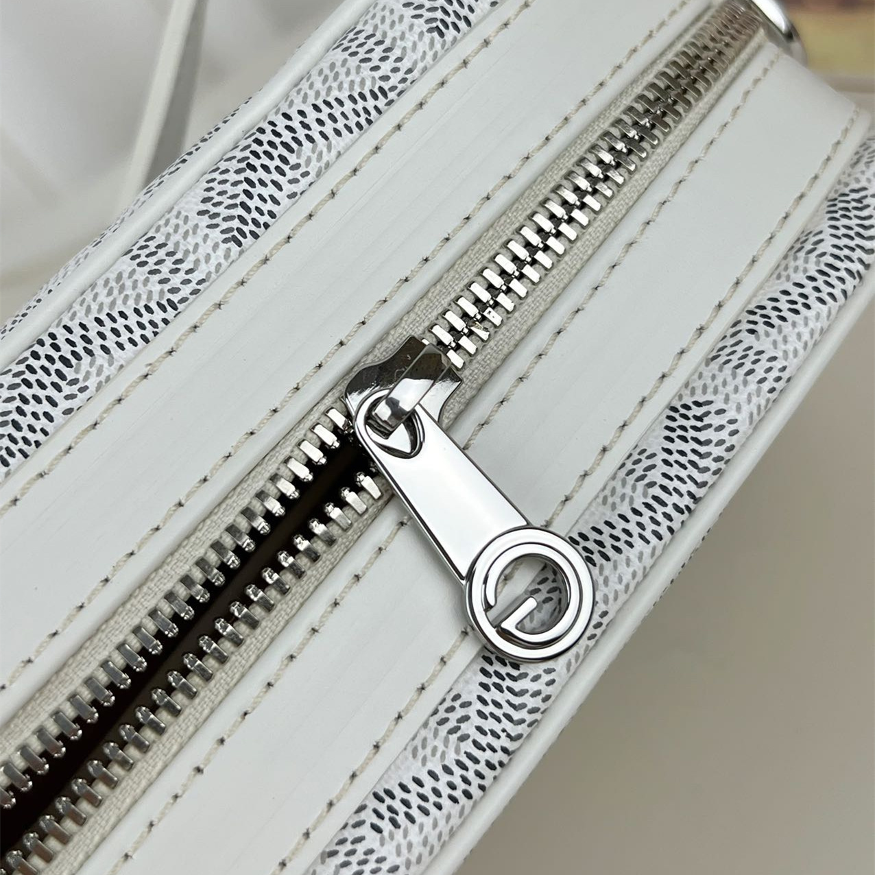 高仿Goyard*CAPVEP1相機郵差包白色小號免檢版
