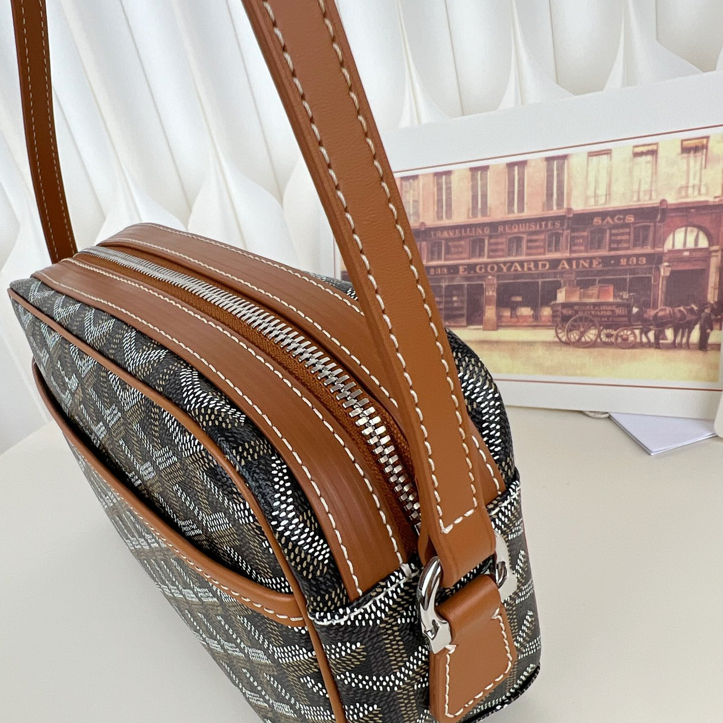 高仿Goyard*CAPVEP4相機郵差包棕色小號免檢版