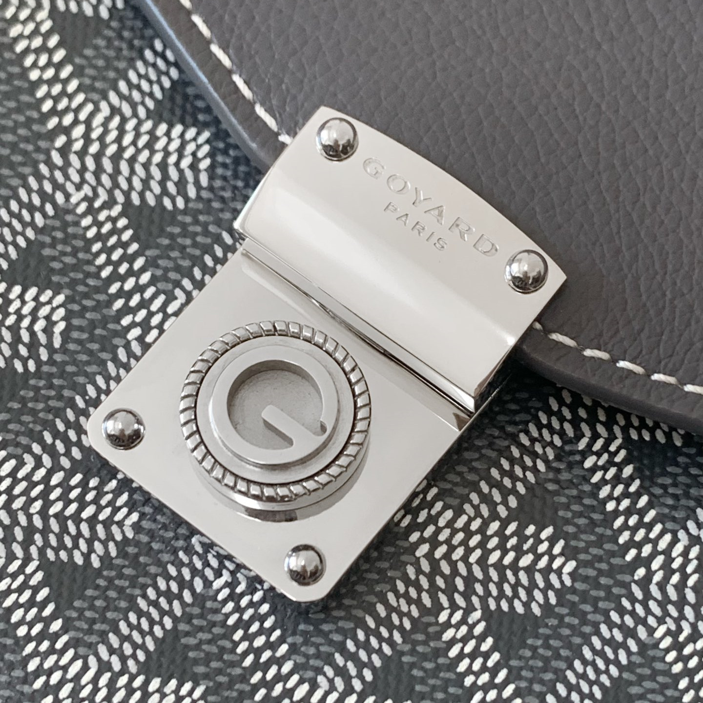 高仿Goyard*CHYPRE9帆布皮革信封袋男女同款灰色免檢版