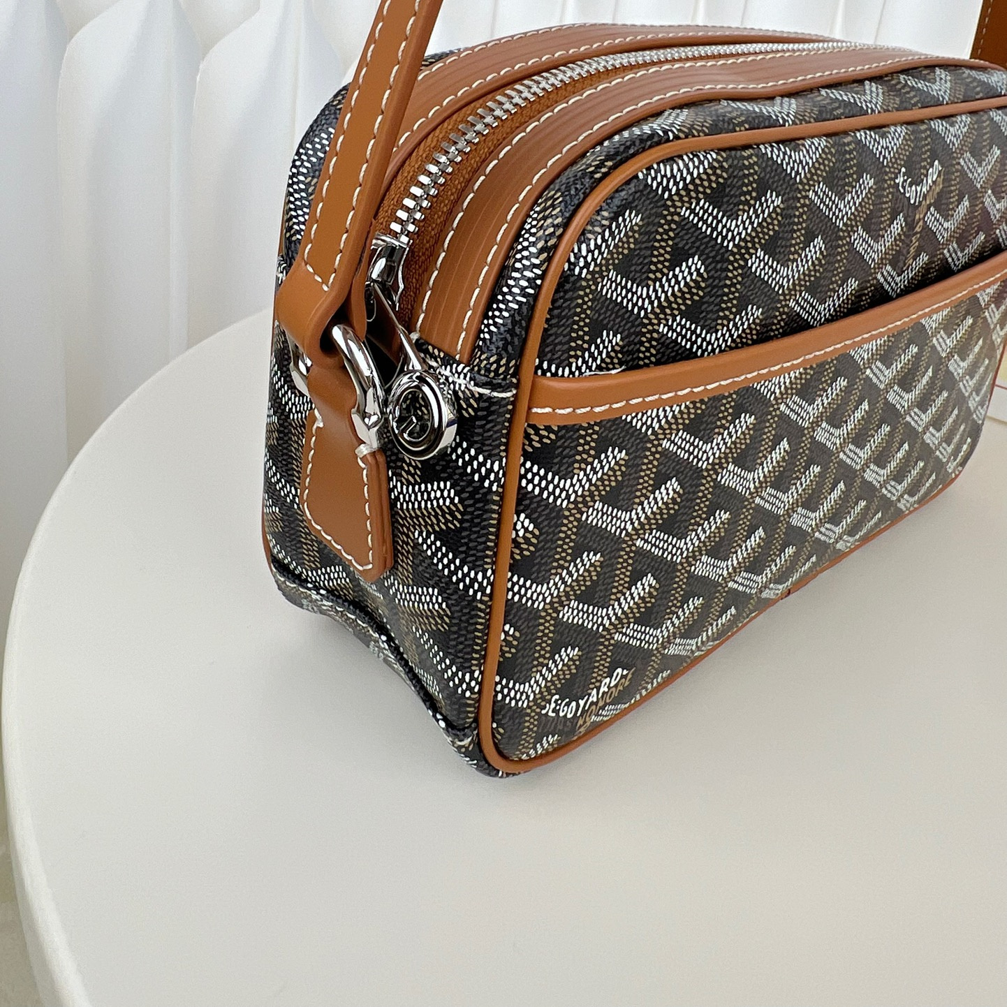 高仿Goyard*CAPVEP4相機郵差包棕色小號免檢版
