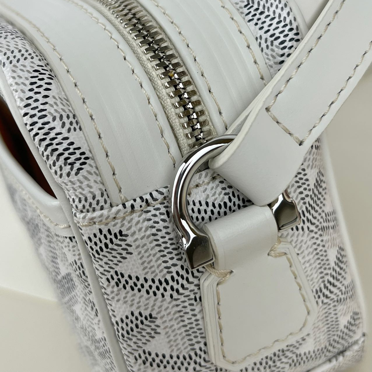 高仿Goyard*CAPVEP1相機郵差包白色小號免檢版