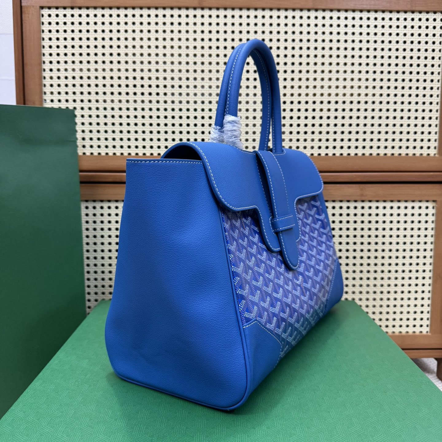 高仿Goyard*SAIGOC9手提托特包雙拼藍色大號免檢版
