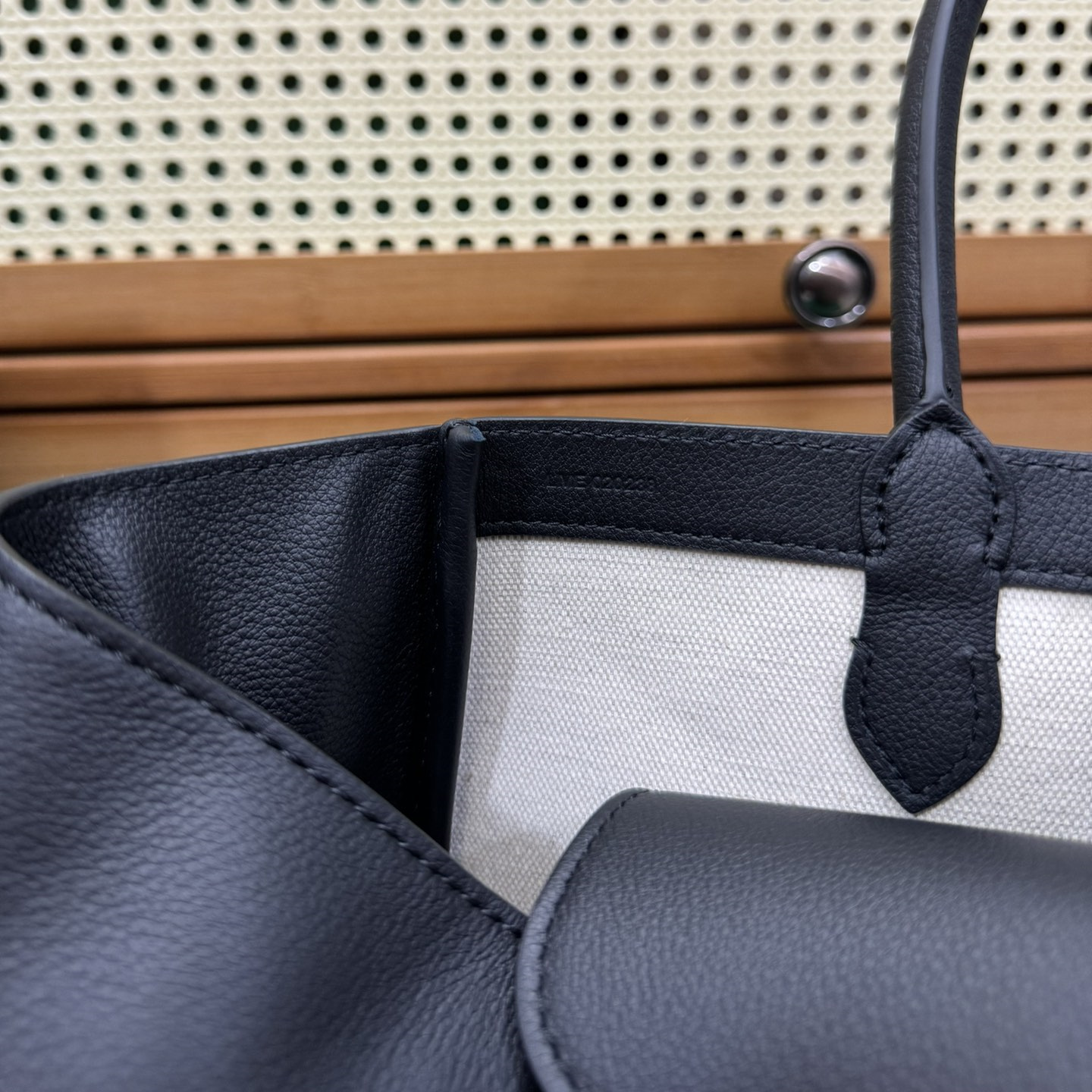 高仿Goyard*SAIGOC10手提托特包雙拼黑色大號免檢版
