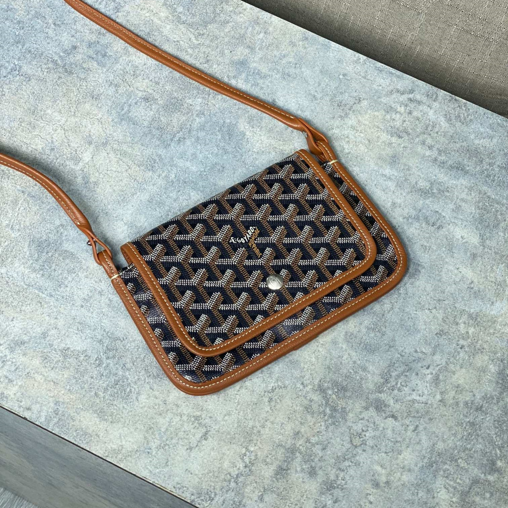 高仿Goyard*PLUMET3小巧信封袋棕色免檢版
