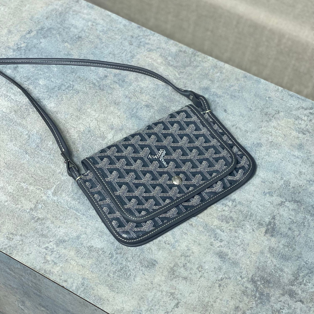 高仿Goyard*PLUMET4小巧信封袋灰色免檢版