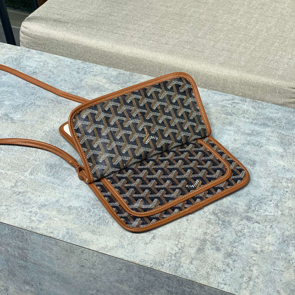 高仿Goyard*PLUMET3小巧信封袋棕色免檢版