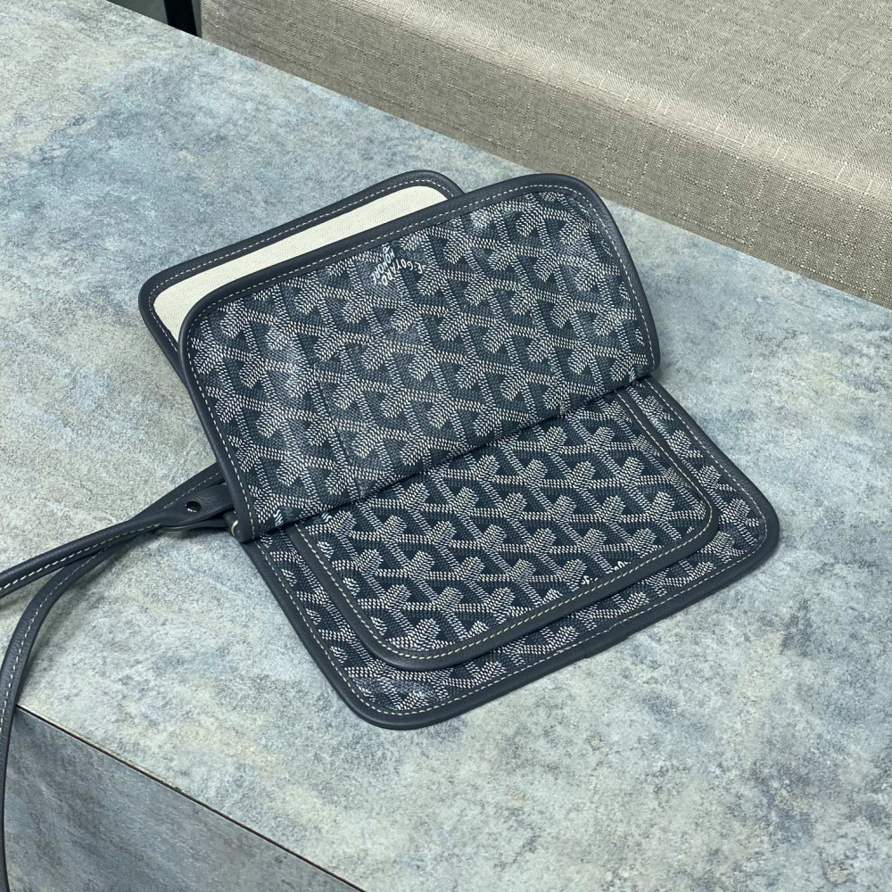 高仿Goyard*PLUMET4小巧信封袋灰色免檢版