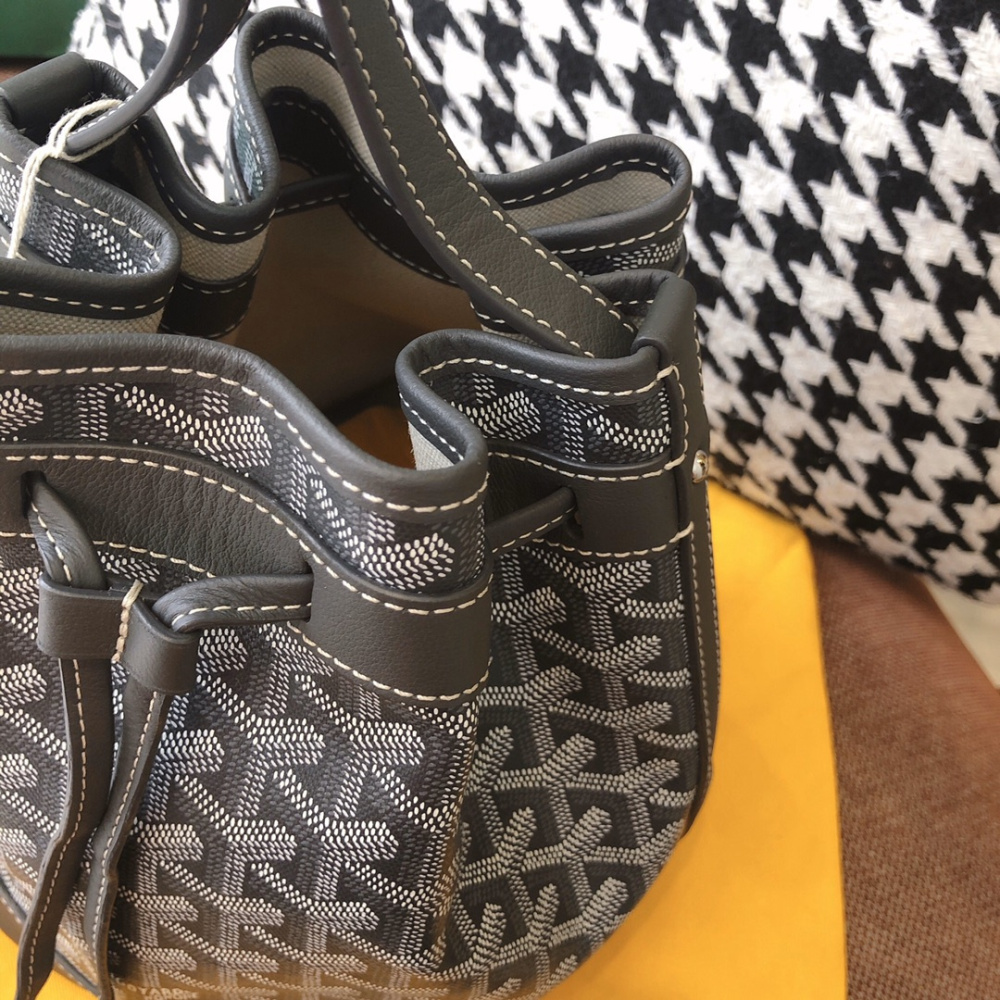 高仿Goyard*PEFLOT5抽繩水桶包灰色免檢版