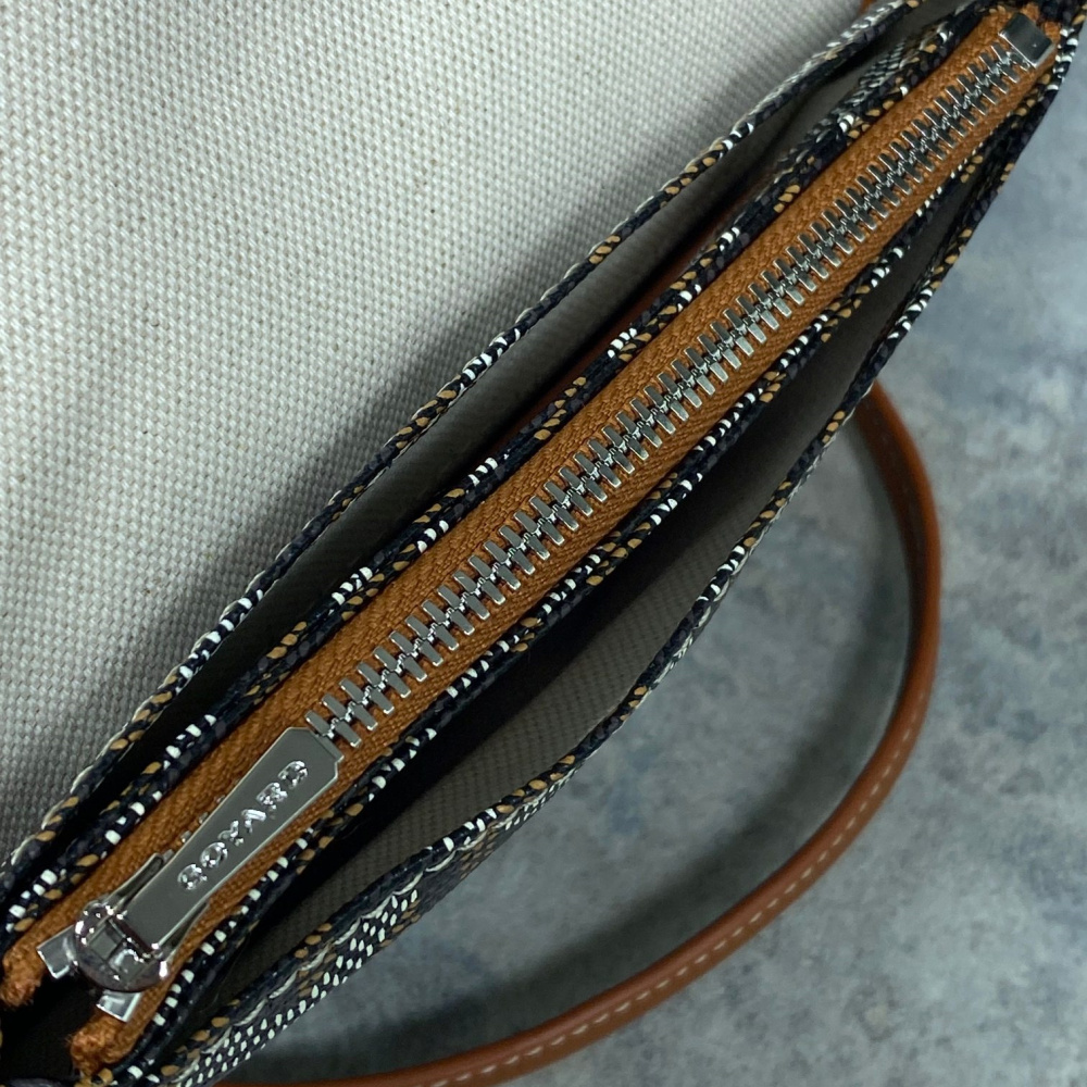 高仿Goyard*PLUMET3小巧信封袋棕色免檢版