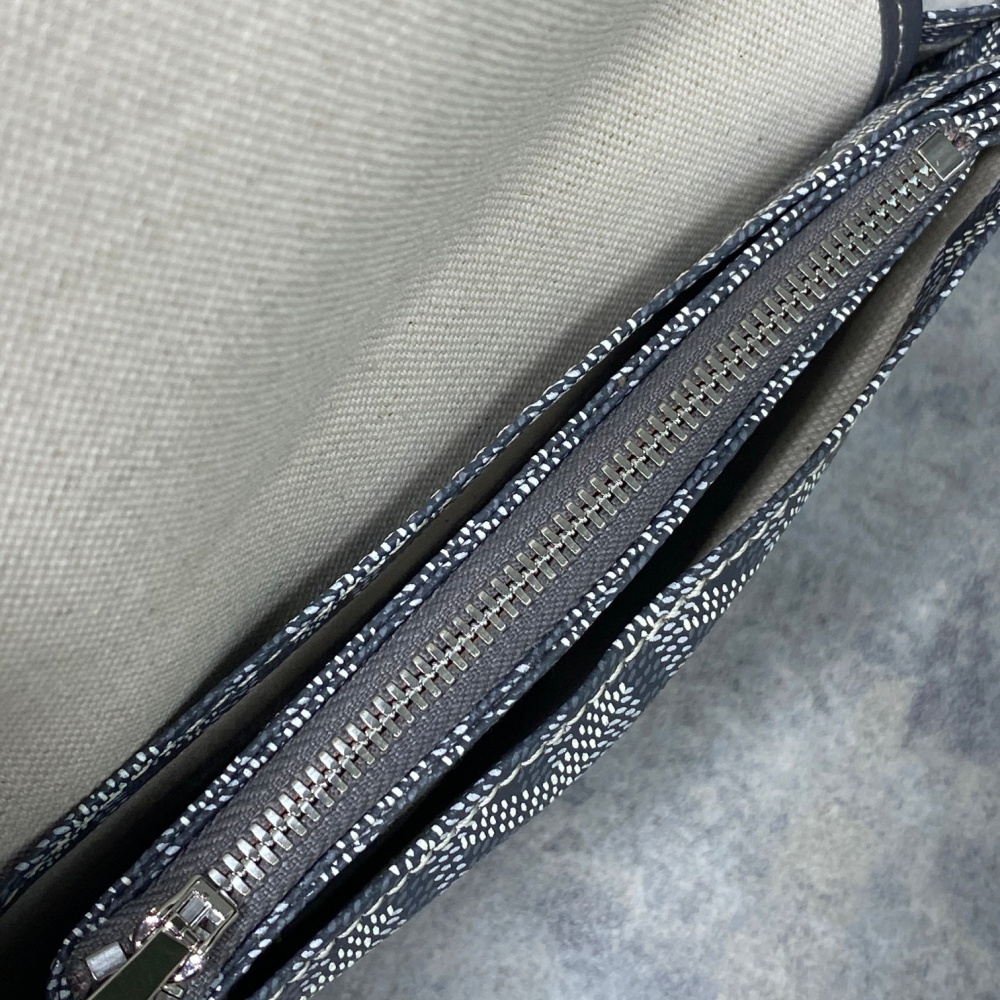高仿Goyard*PLUMET4小巧信封袋灰色免檢版