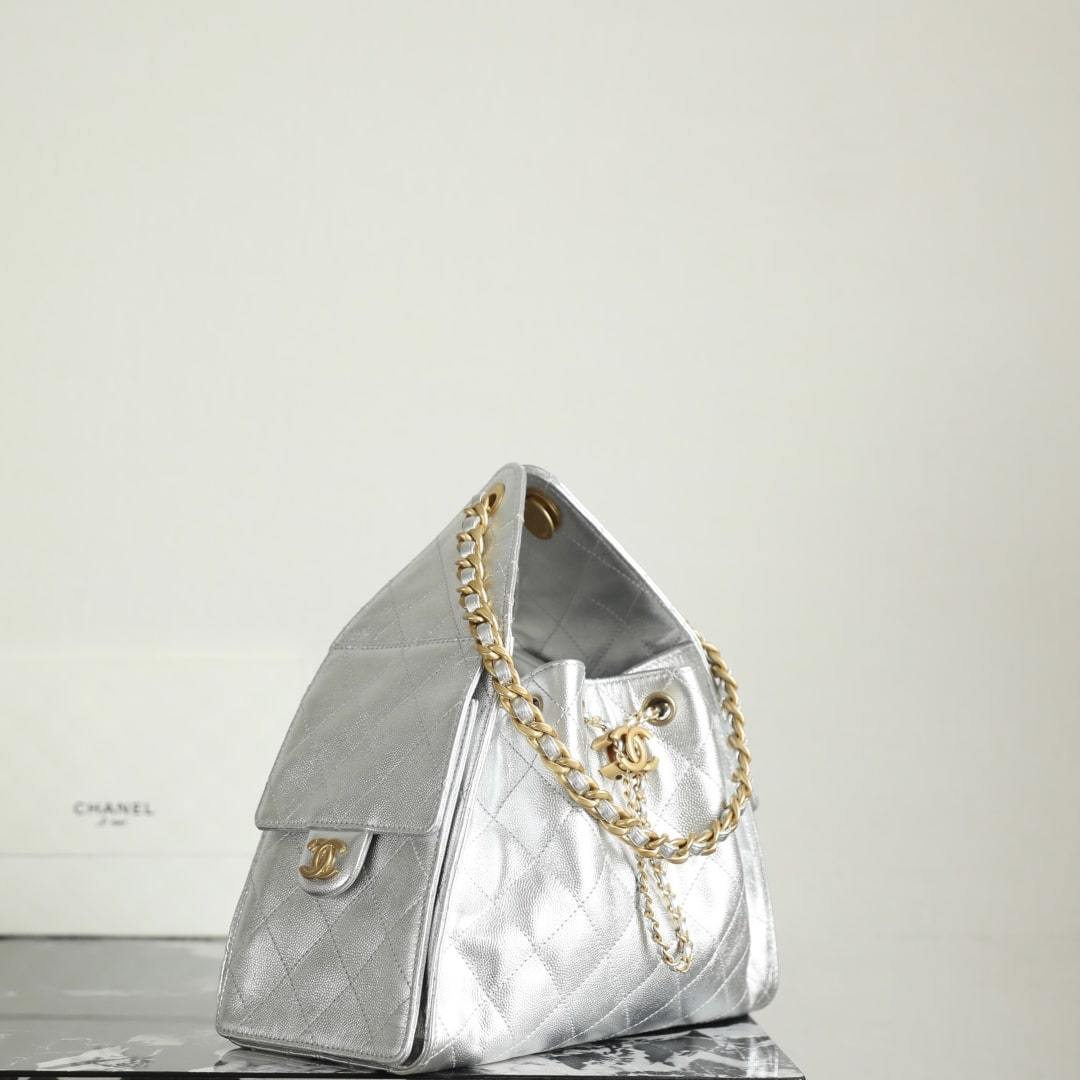 高仿Chanel*25S系列AS5293金屬牛皮流浪包銀色小號免檢版