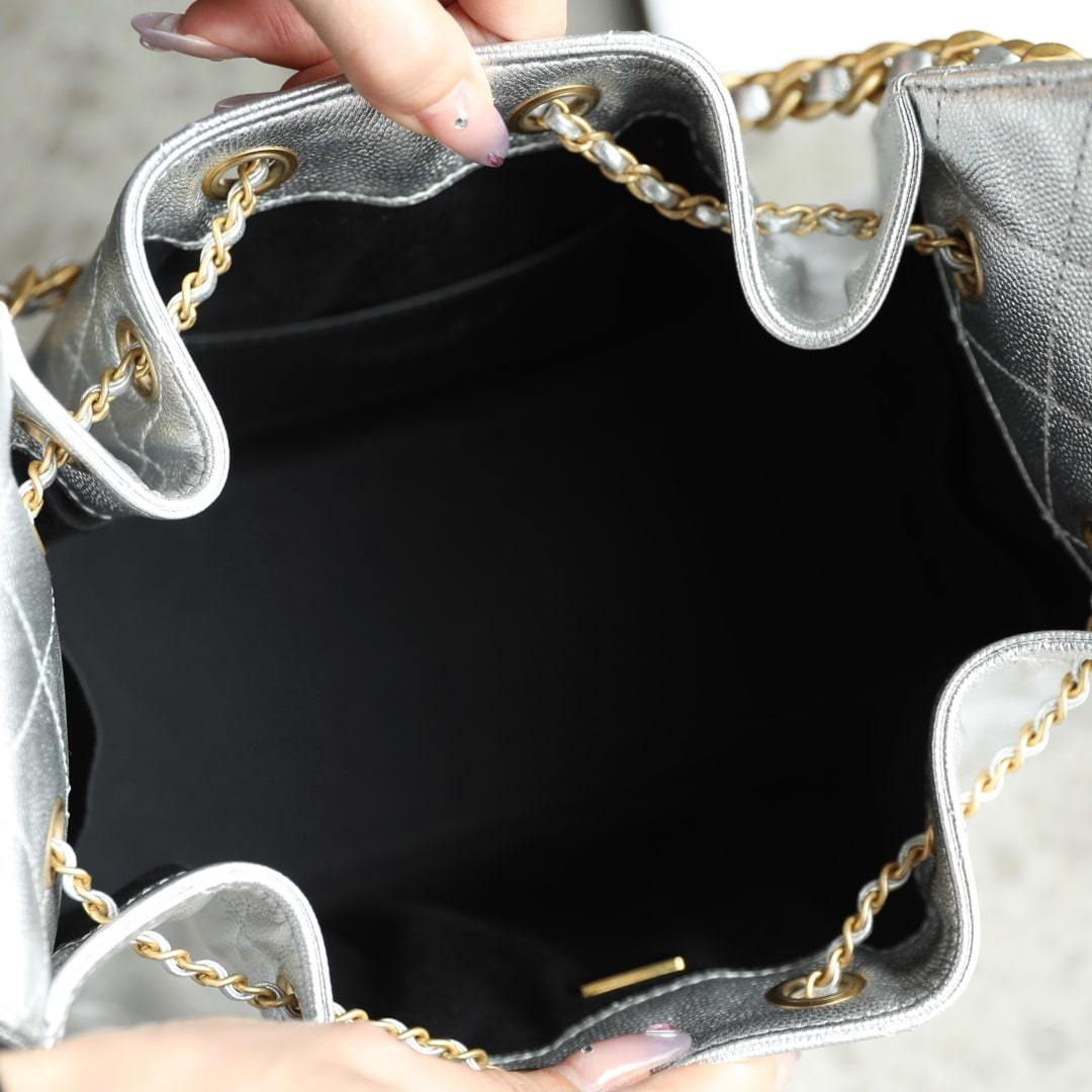 高仿Chanel*25S系列AS5293金屬牛皮流浪包銀色小號免檢版