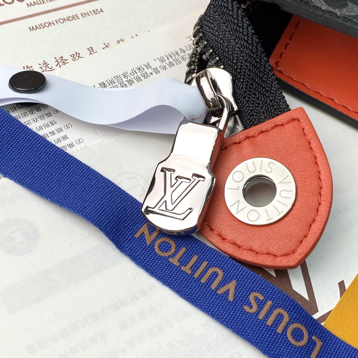 高仿LV*Eclipse系列M26031黑花拼橙色男士手拿包免檢版