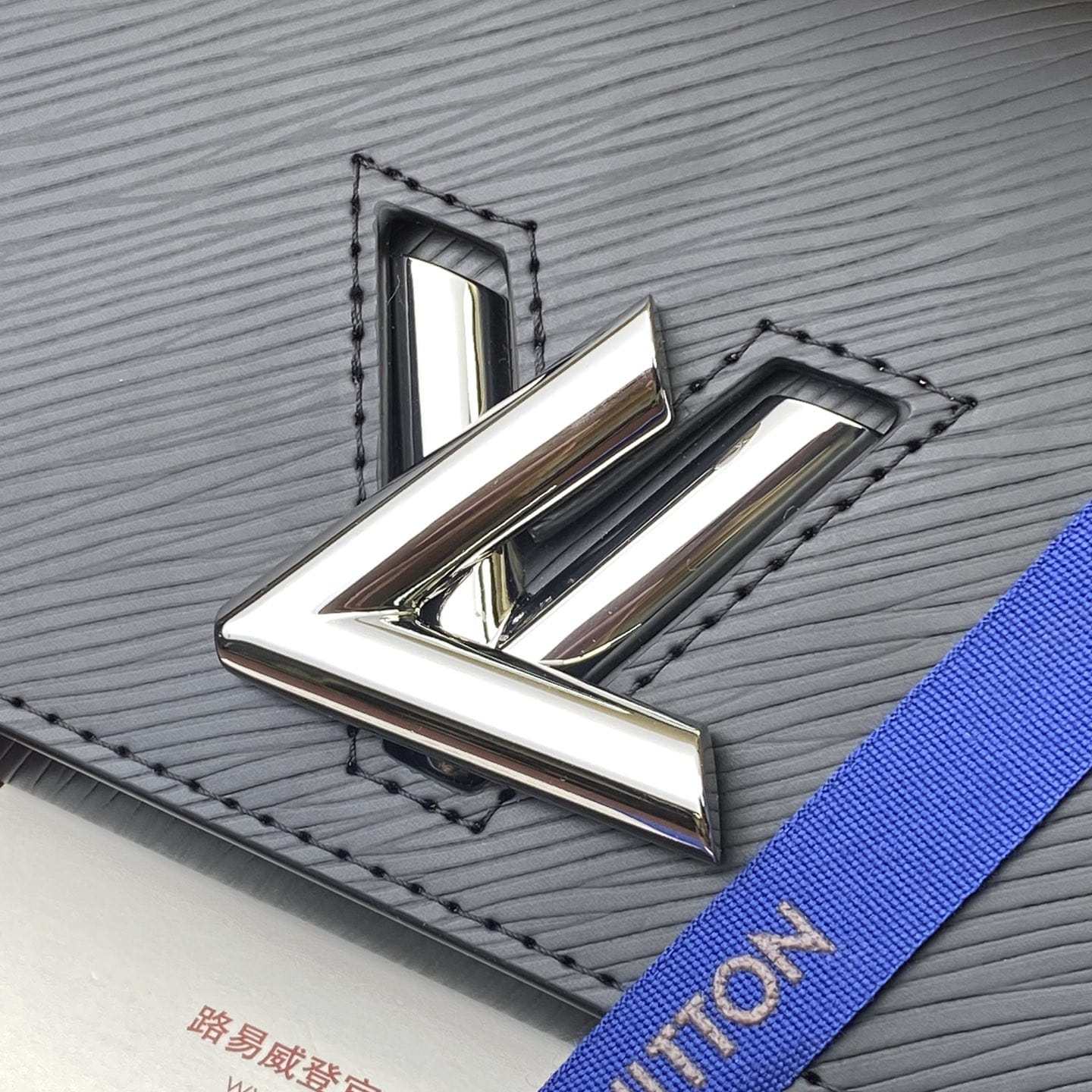高仿LV*Twist系列M68309鎖扣開合長款錢夾黑色免檢版
