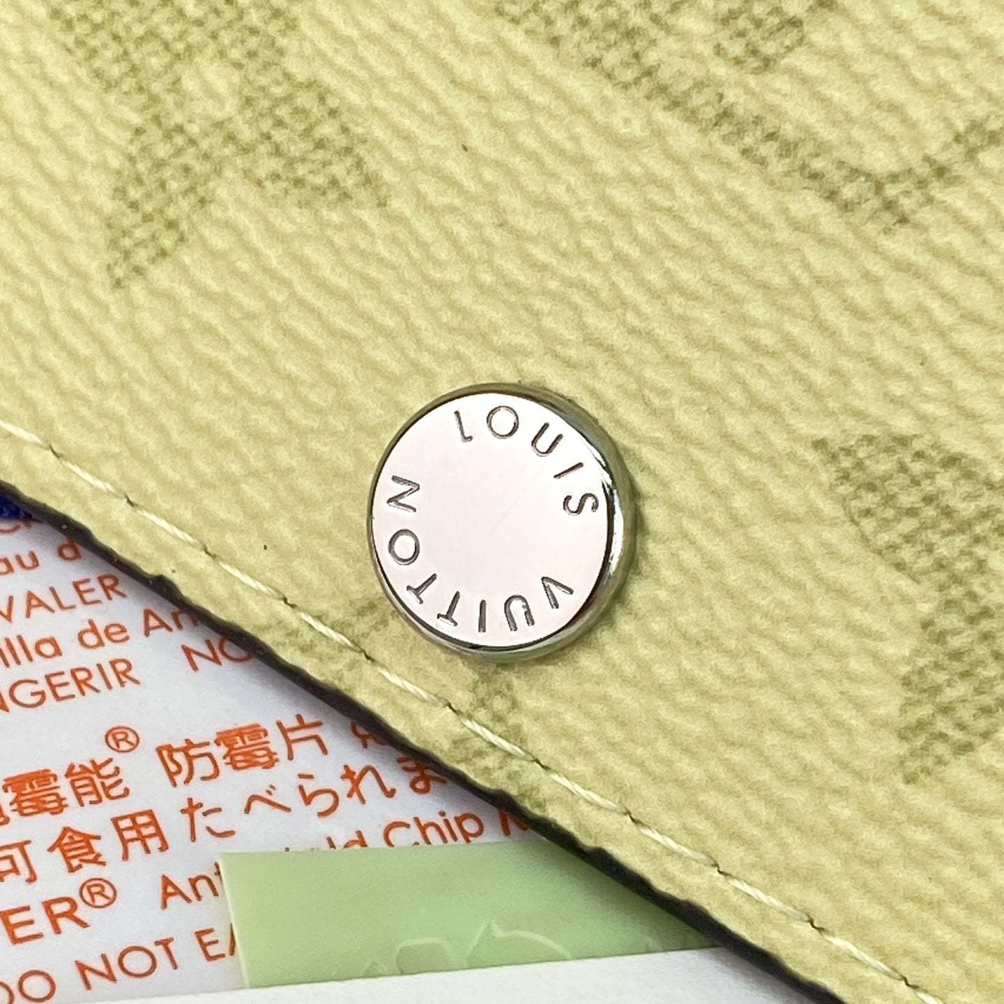 高仿LV*Victor系列M14129三折疊女款銀包檸檬黃免檢版