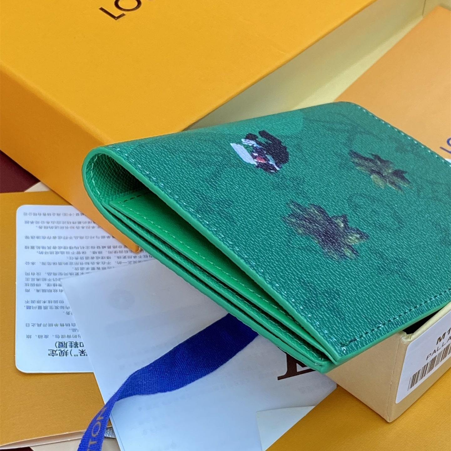 高仿LV父親節系列M14875高爾夫圖案綠色護照夾免檢版