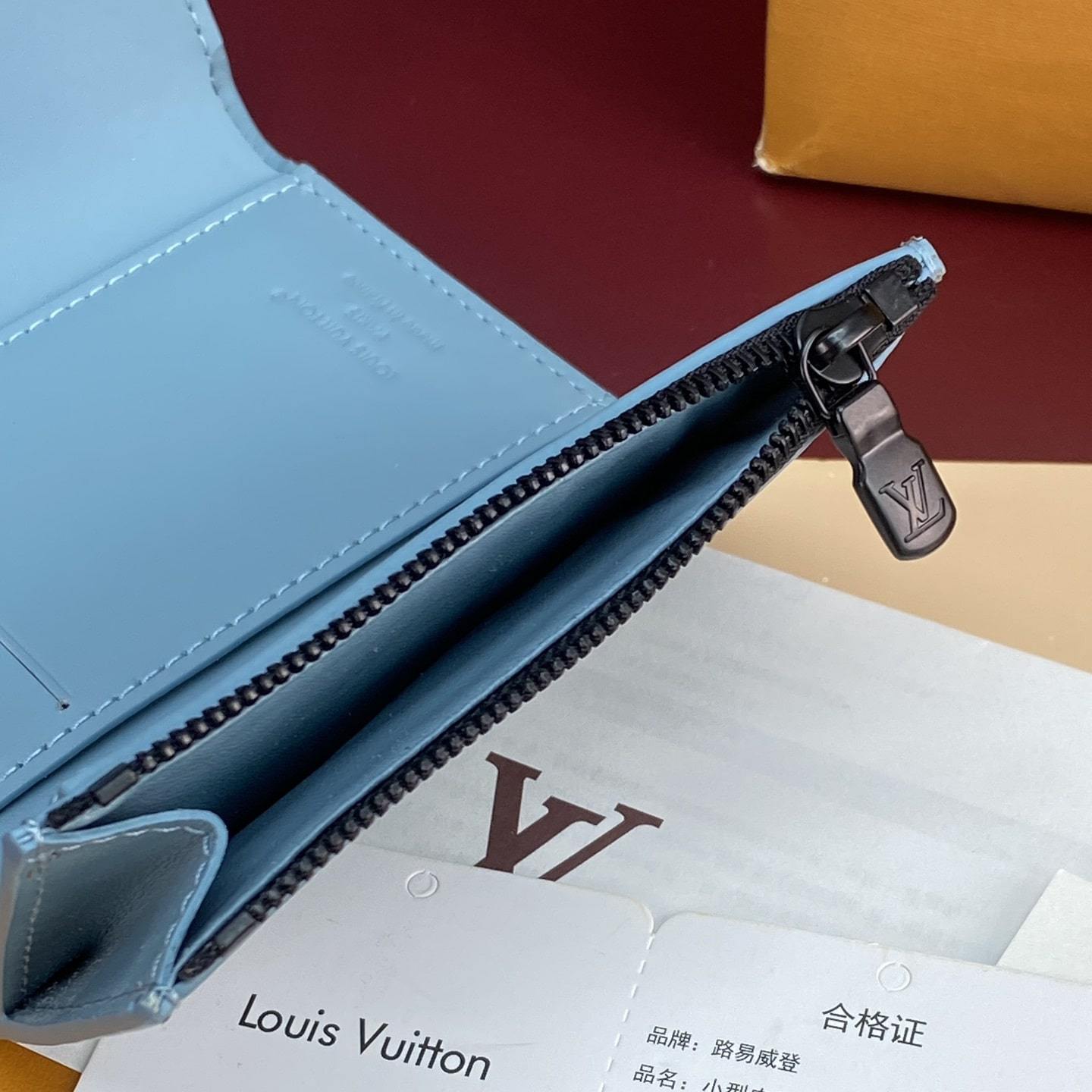 高仿LV*Victor系列M14793三折疊男士銀包藍色免檢版