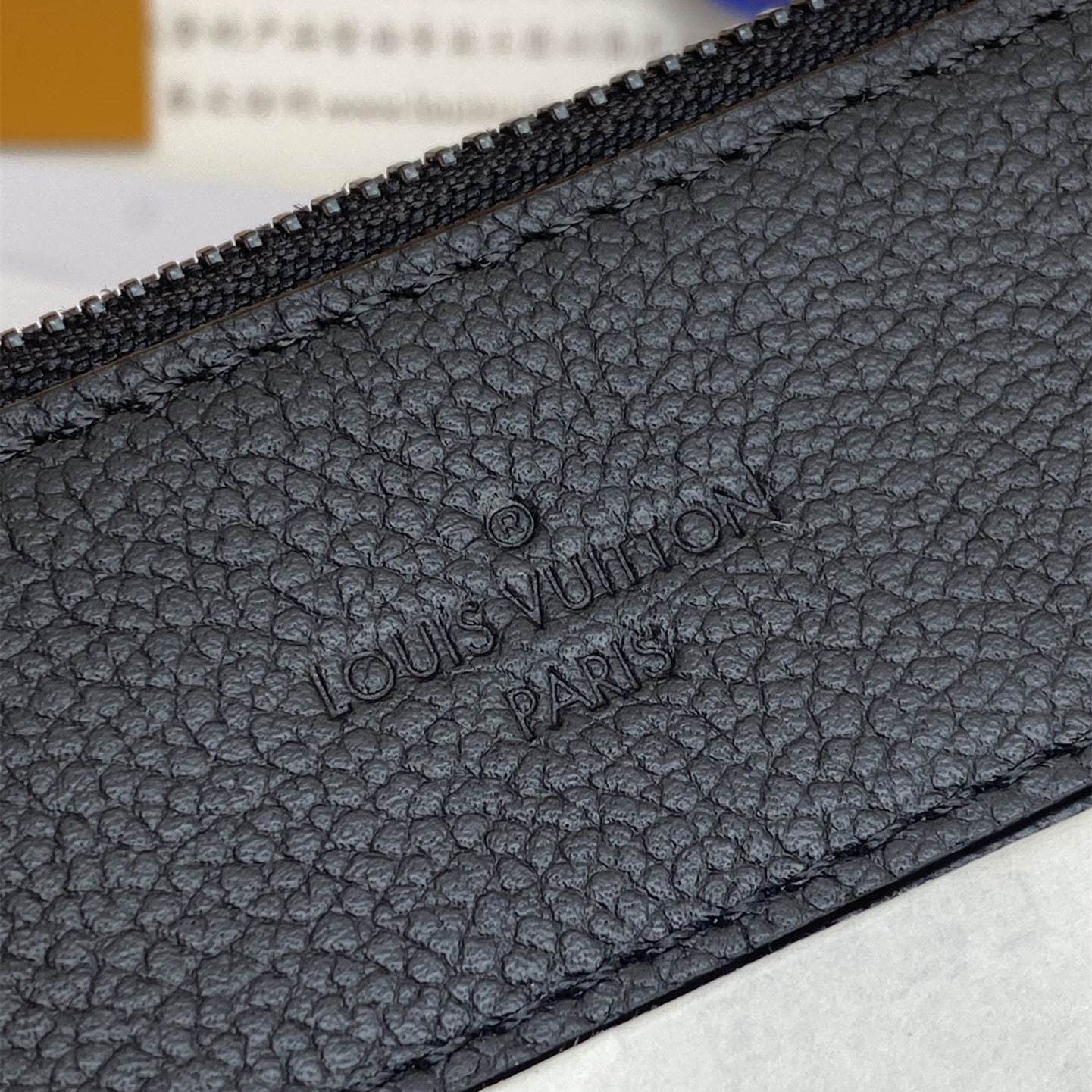 高仿LV*PochetteVoyageSouple系列M14926馬賽克手拿包免檢版
