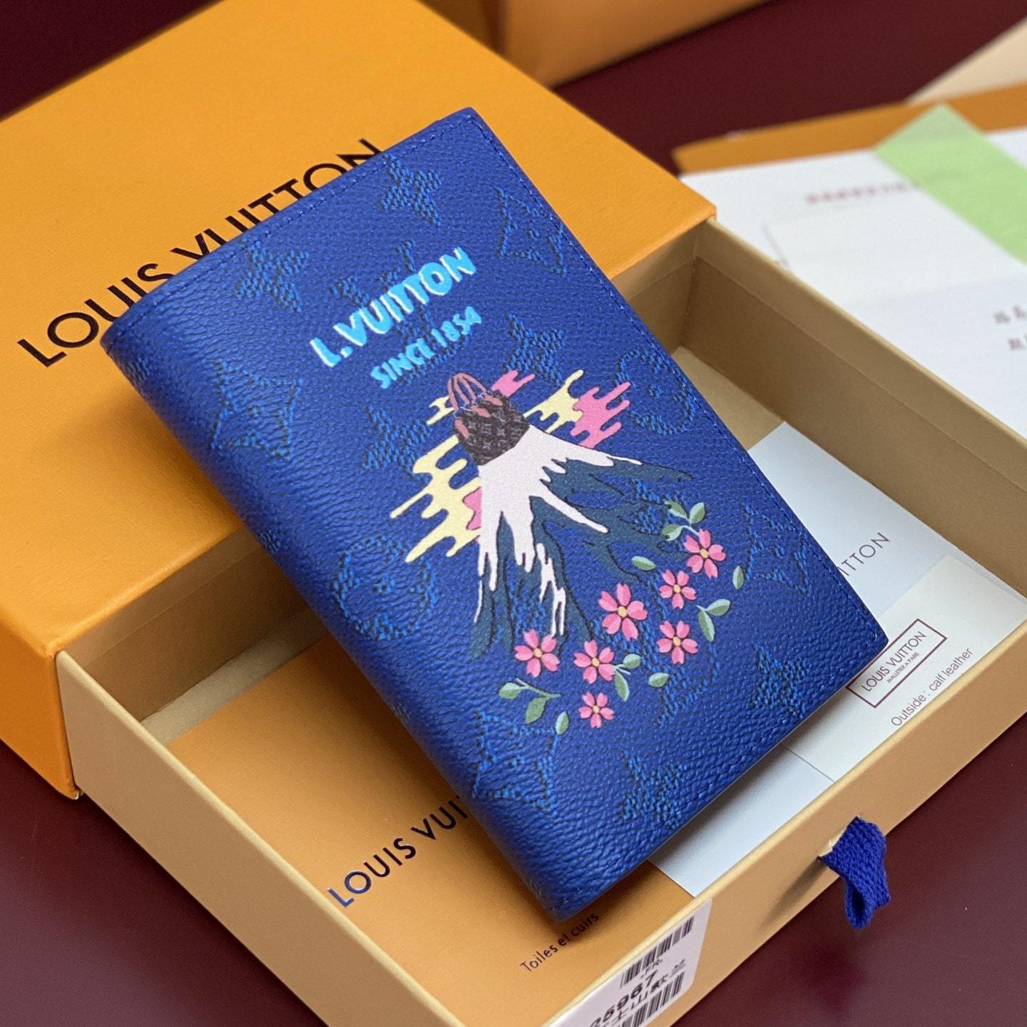 高仿LV聯名Nigo系列M25967駐日美軍紀念款護照夾藍色免檢版