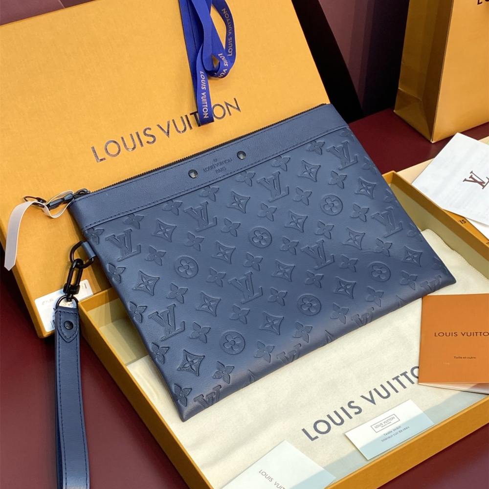 高仿LV*PochetteTogo系列M81579牛皮印花手拿包黑色免檢版
